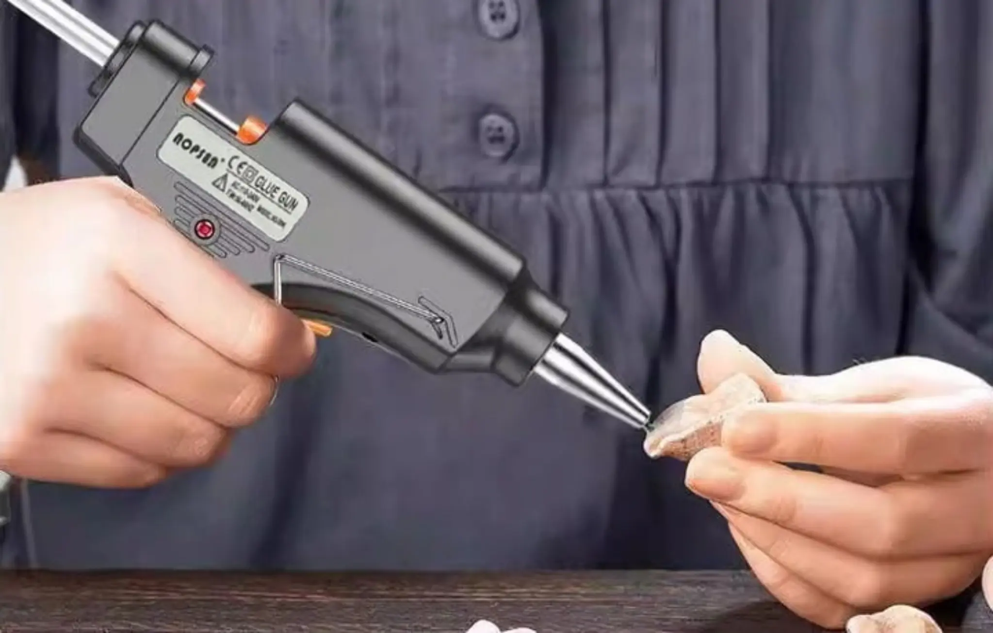 PRECYZYJNY PISTOLET DO KLEJENIA NA GORĄCO KLEJARKA + ZESTAW 20 LASKI KLEJU